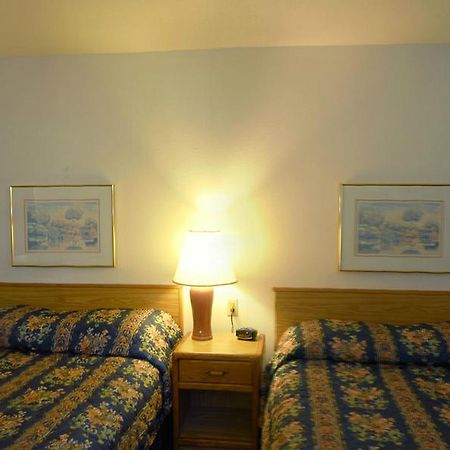 Rodeway Inn Брейнерд Экстерьер фото