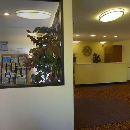Rodeway Inn Брейнерд Экстерьер фото