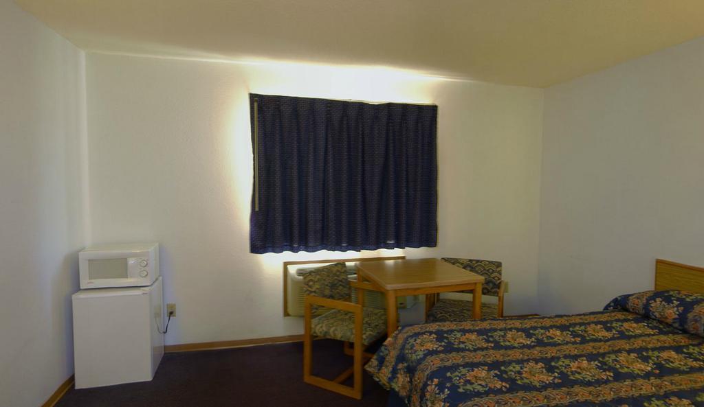 Rodeway Inn Брейнерд Экстерьер фото