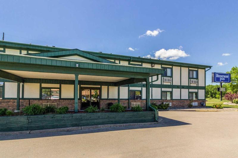 Rodeway Inn Брейнерд Экстерьер фото