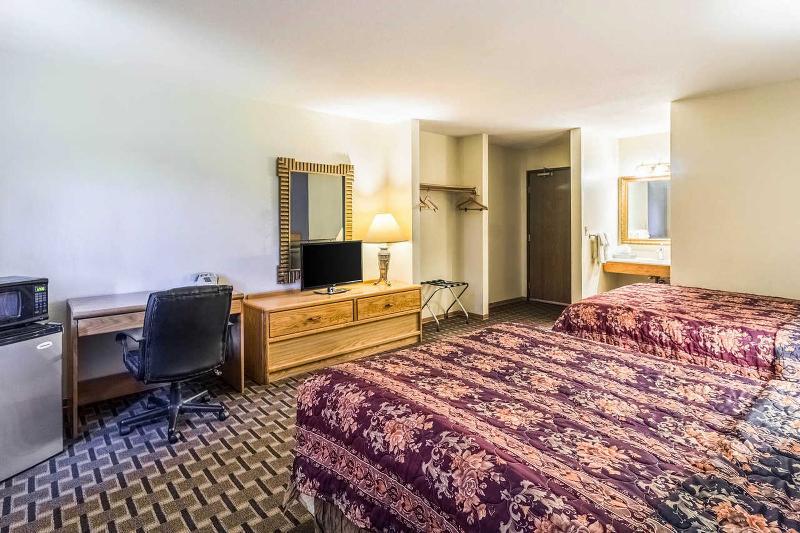 Rodeway Inn Брейнерд Экстерьер фото